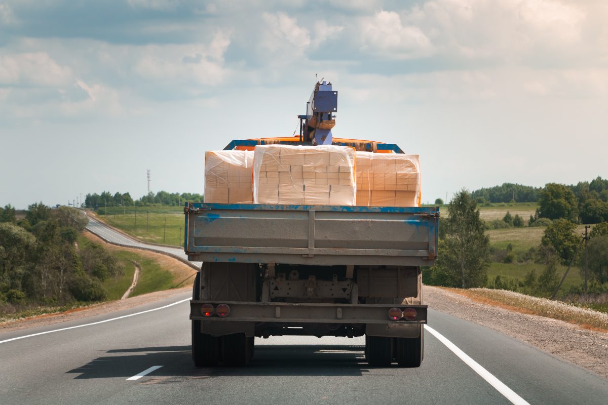 Optimizar la logística de transporte de materiales de construcción